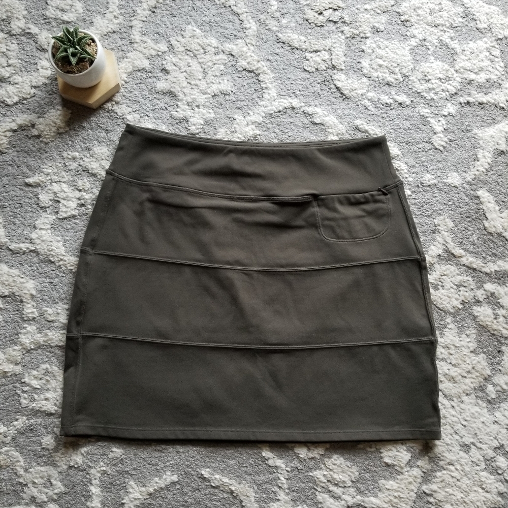 Athleta Olive Green Skirt Size Medium EUC